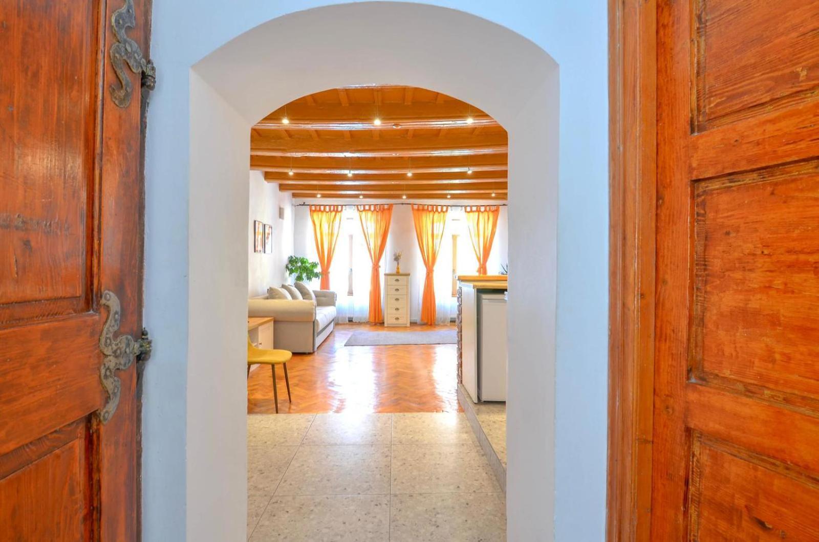 Charming Apartment - Heart Of Brasov Poarta Schei Экстерьер фото
